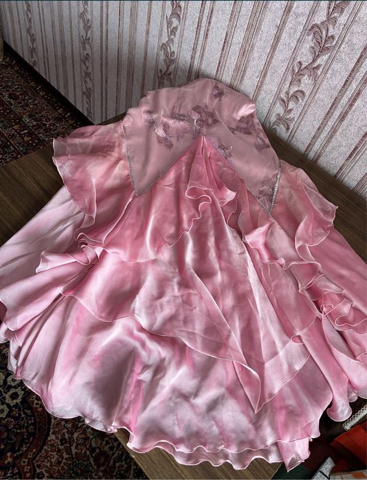 Платья вечерние разные