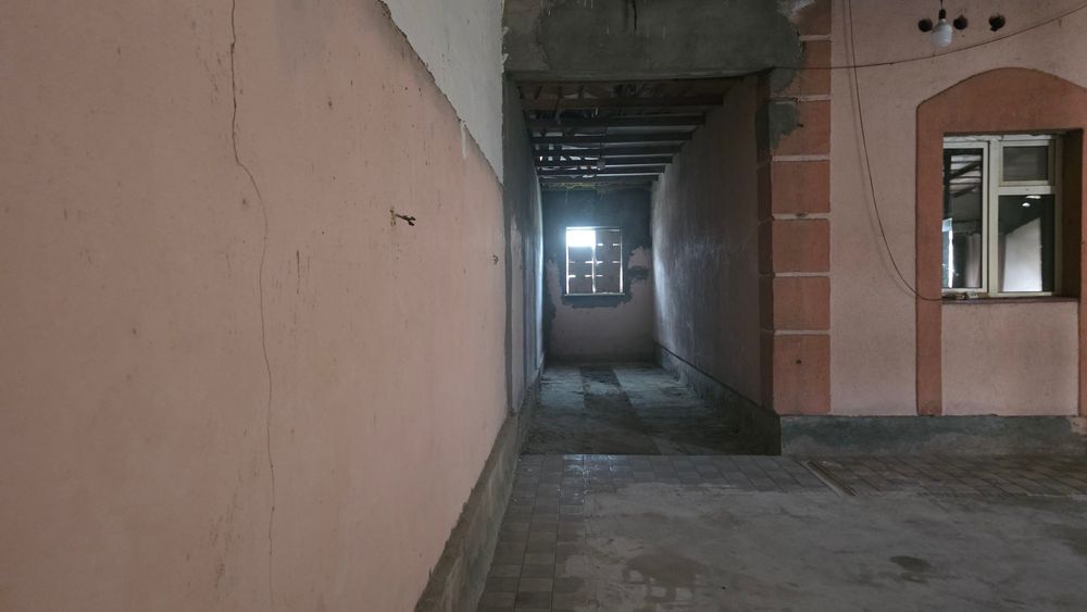 2 сотихли катеж сотилади Чархин пост. Тошкентда домга бортер киламан