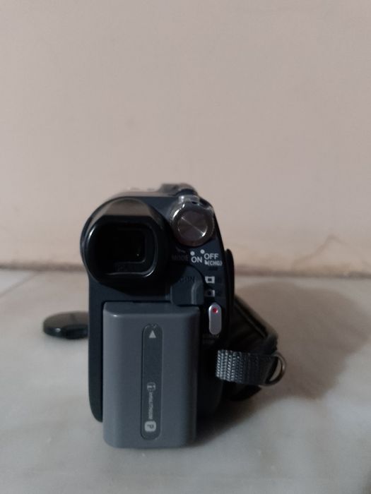 Panasonic kamera,20x zoomga oladi,srochno pul kerak, holati yangi