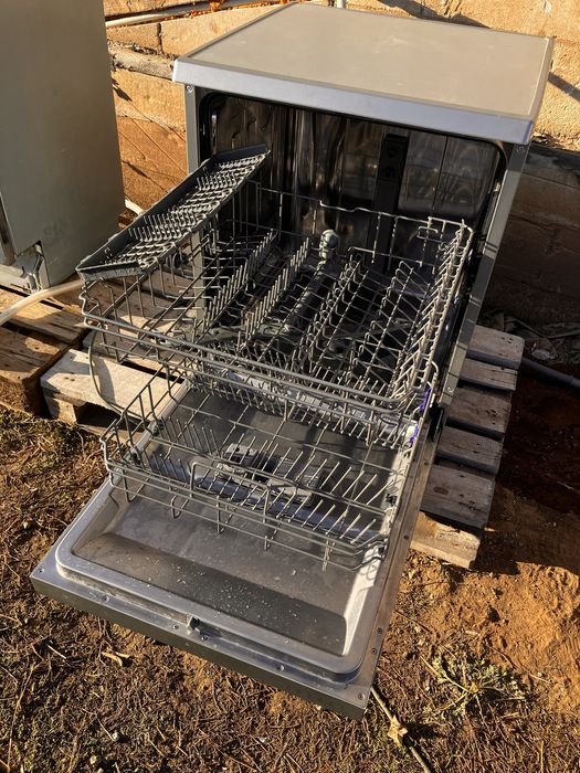 Продам посудомоечную машину