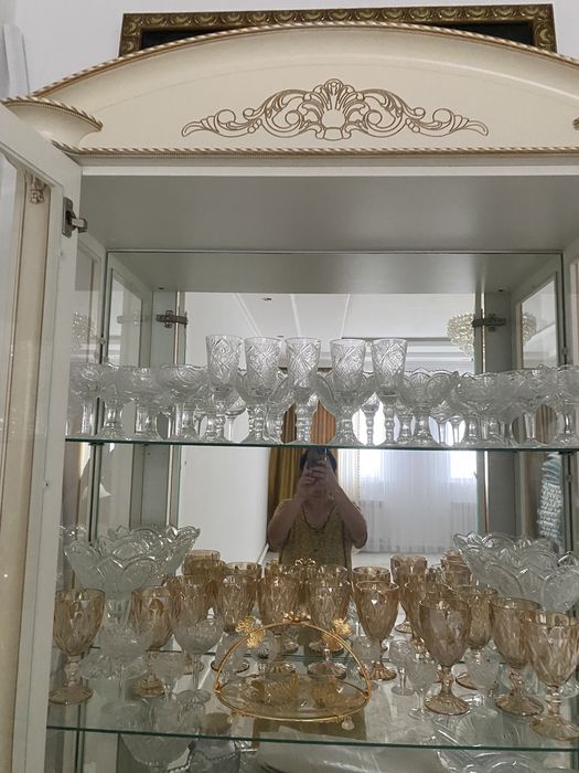 Сервант ақ түсті бу