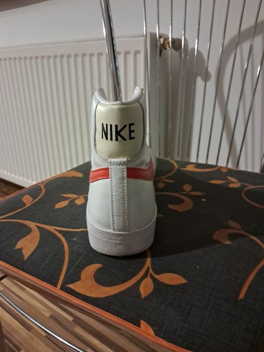 Vând nike blazer