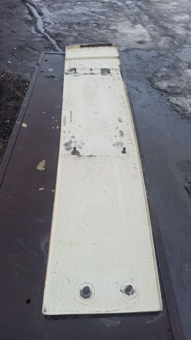 Продам спойлер на кабину левый ДАФ 95