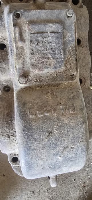 Редуктор 250 сотилади