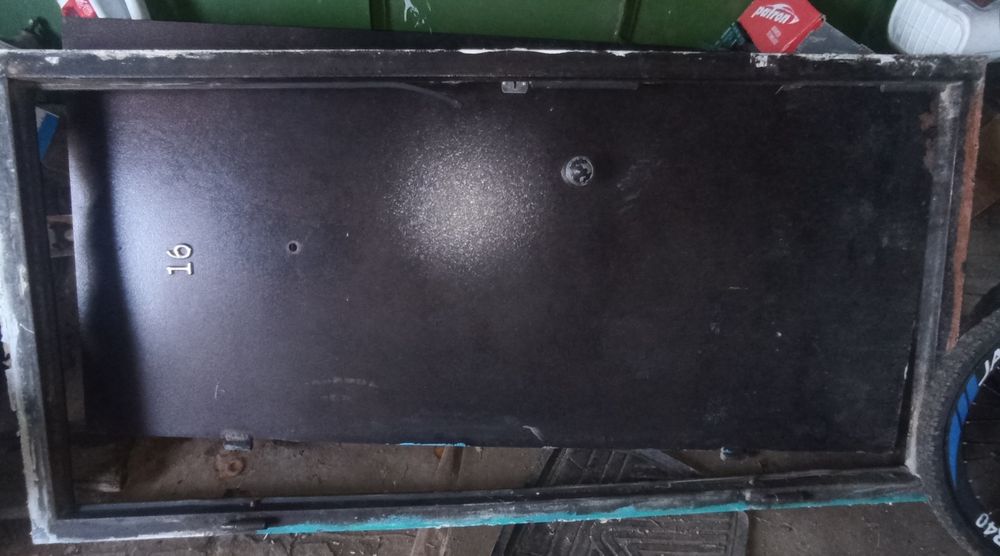 Продам железную дверь