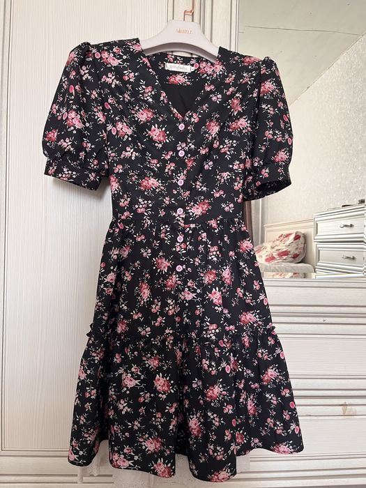 Продам красивое женское платье .