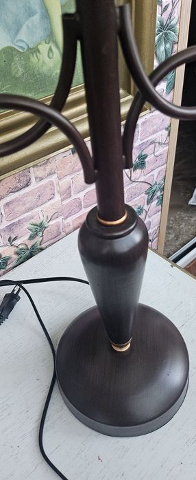 ПРОДАВАМ класическа нощна лампа.