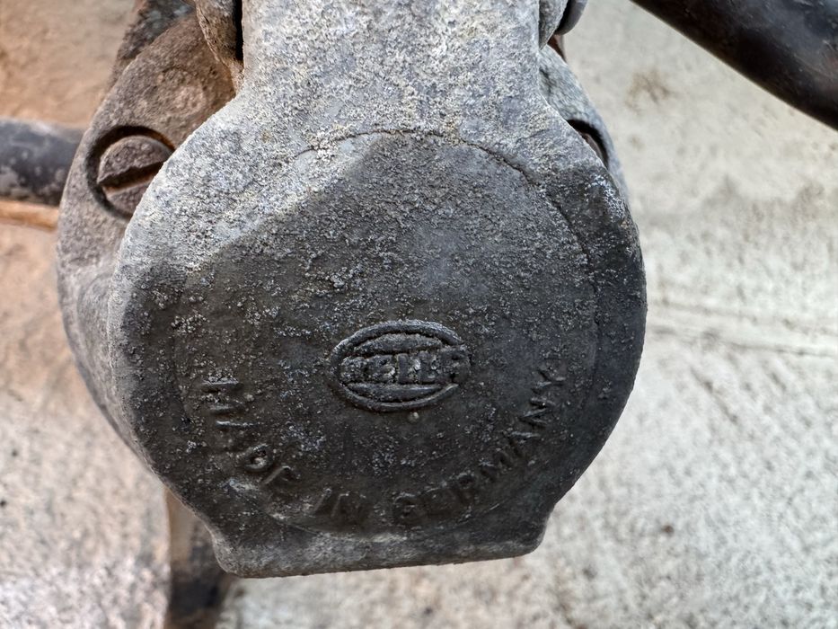 Теглич за BMW E30 с несваляема топка