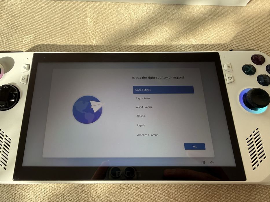 Asus ROG Ally RC71L Z1 Extreme 512GB – като нов, с калъф