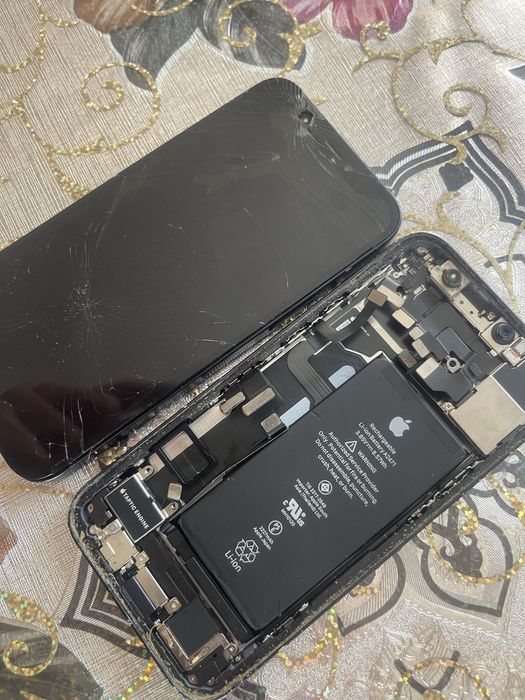 Vand 2 iphone 12 mini de piese