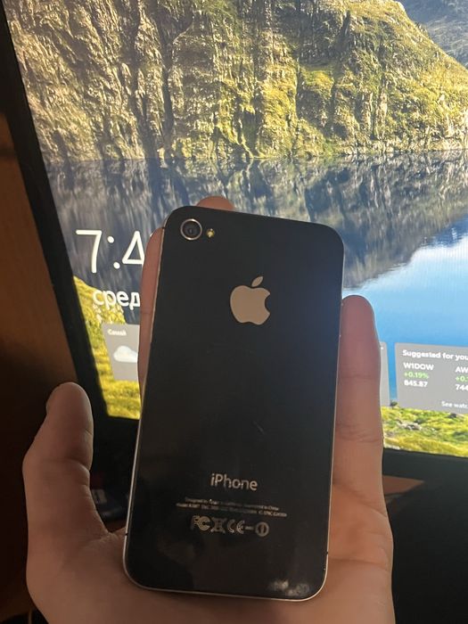 Продам iPhone 4S