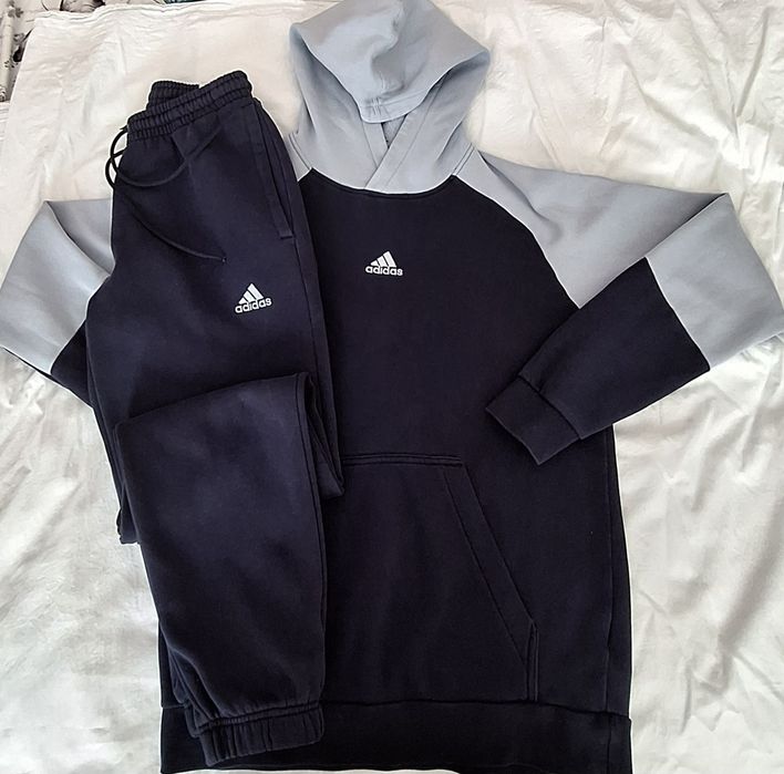 Ватиран мъжки екип на adidas.