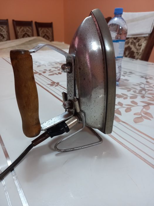 Старинный советского утюг