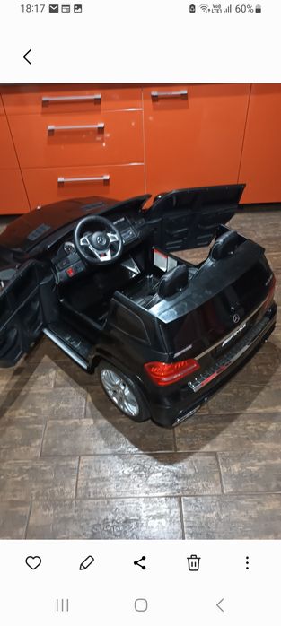 Vând mașină electrică și telecomandă.Mașină mare cu doua locuri