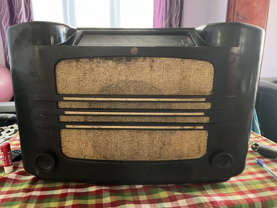 Продавам лампово радио Филипс 461 а