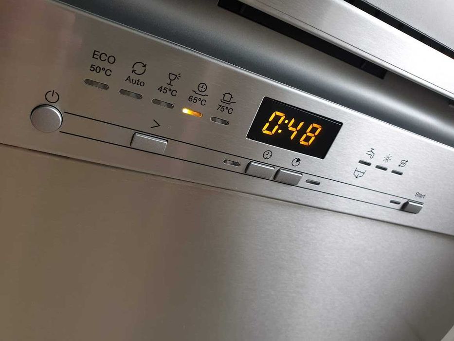 Инокс - Съдомиялна Miele - Auto Open - 14 Комплекта - Свободностояща