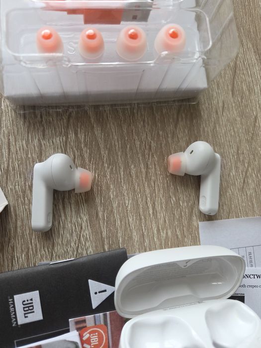 Безжични слушалки JBL TUNE 230NC