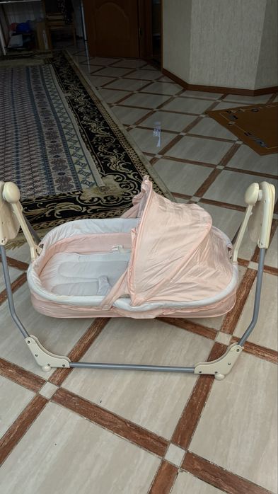 Продам кокон качалку для новорожденных