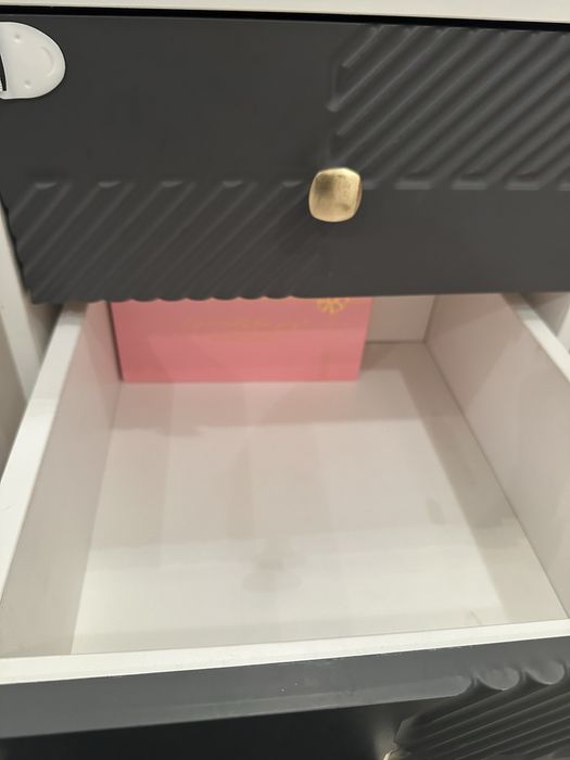 Туалетный столик с зеркалом