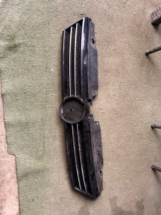 Grila originala vw Jetta 6