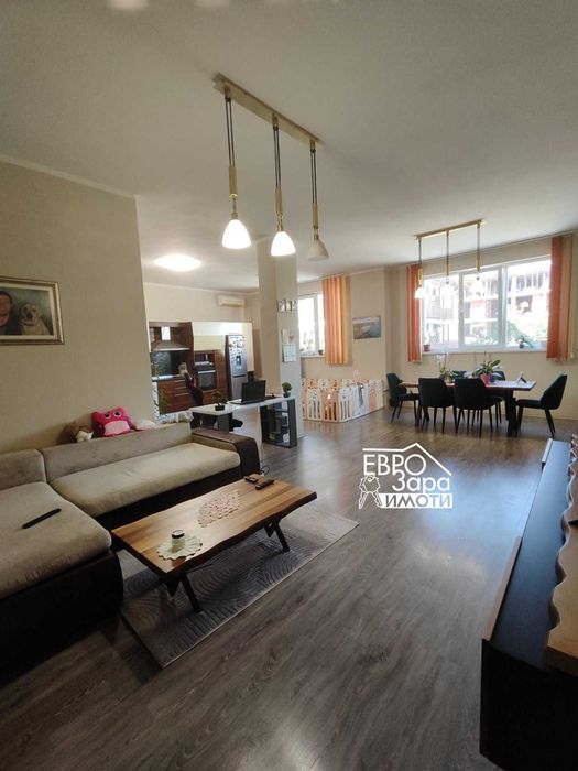 Масивна сграда за продажба – автосервиз плюс два жилищни имота