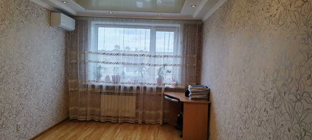 Продается 3 комнатная квартира в 20 микрорайоне.