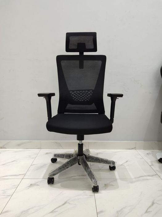 Офисное сеточное кресло модель Marian