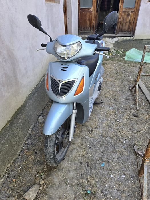 Vând Scuter Honda SH150