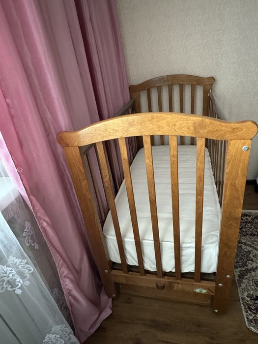Продам колыбельную кроватку