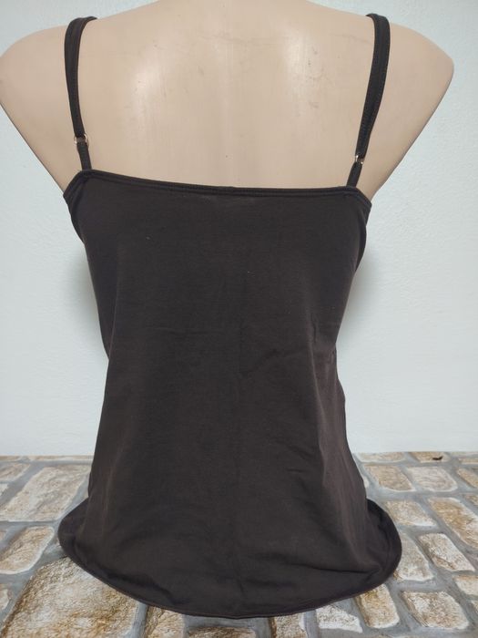 Top maro cu dantela neagra