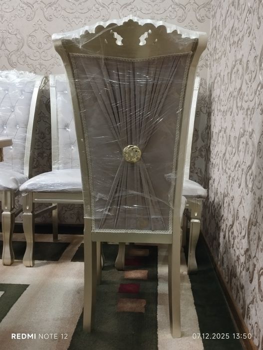 Стол со стулями продаётся