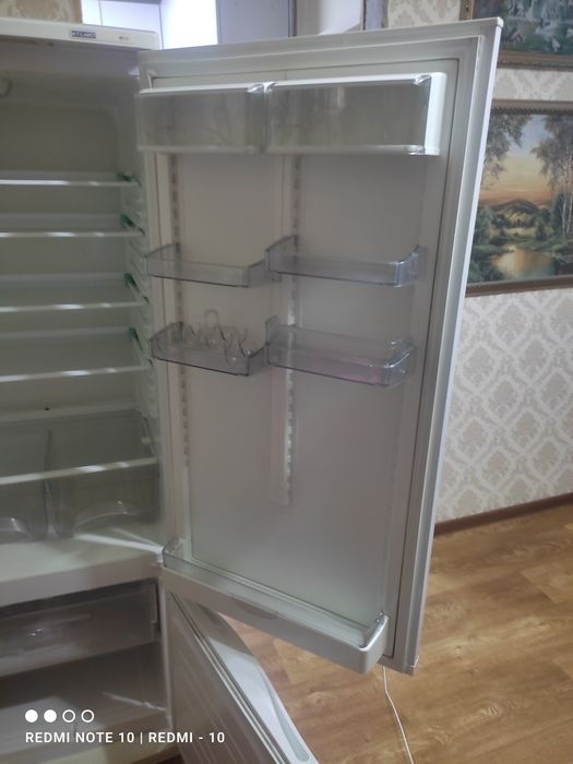 Холодильник Атлант б/у. Есть дефект