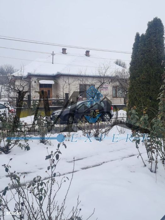 Casa ,curte și gradina.Teren cu 2700 mp.