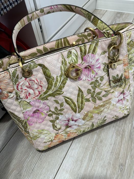 Дамска чанта Guess