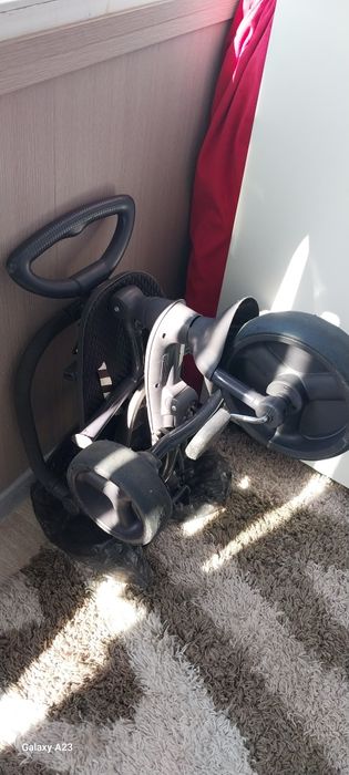 Продам коляску Joie.