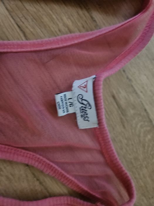 Оригинален потник Guess Размер Л. В отлично състояние.