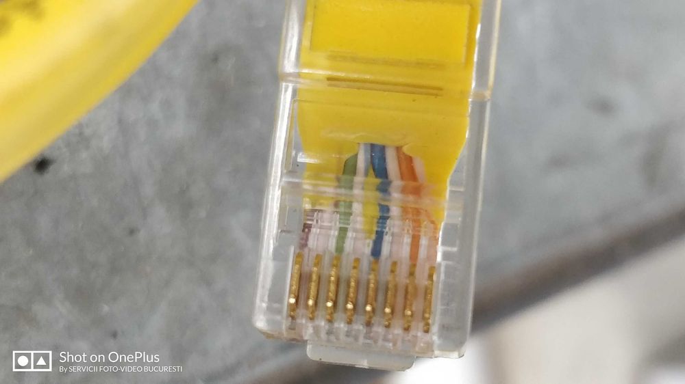 Cablu net cu conector RJ45 10 metri.