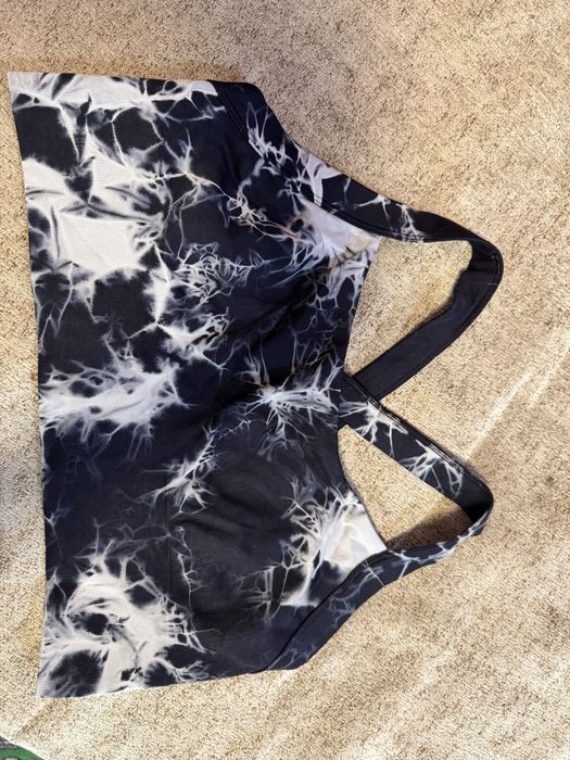 Безшевен спортен сутиен