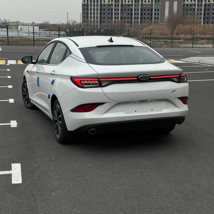 JAC J7 sedannIi udari