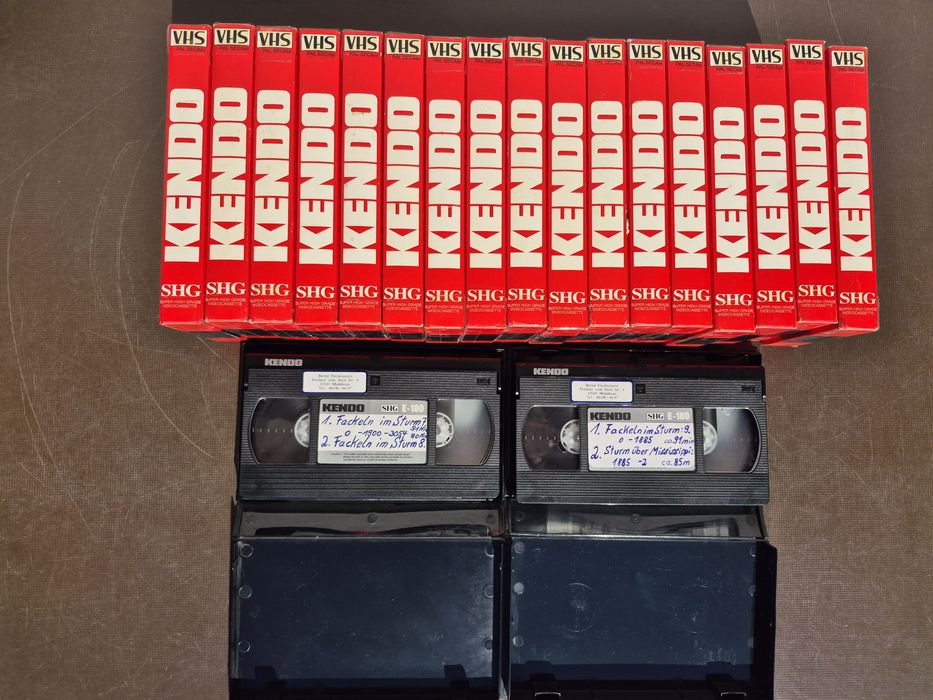 Vând 20 casete video VHS originale Kendo  de 180 minute colectie de filme ,diferite genuri ( actiune,sf,drama,triler,western)

- Lot 12 casete video V