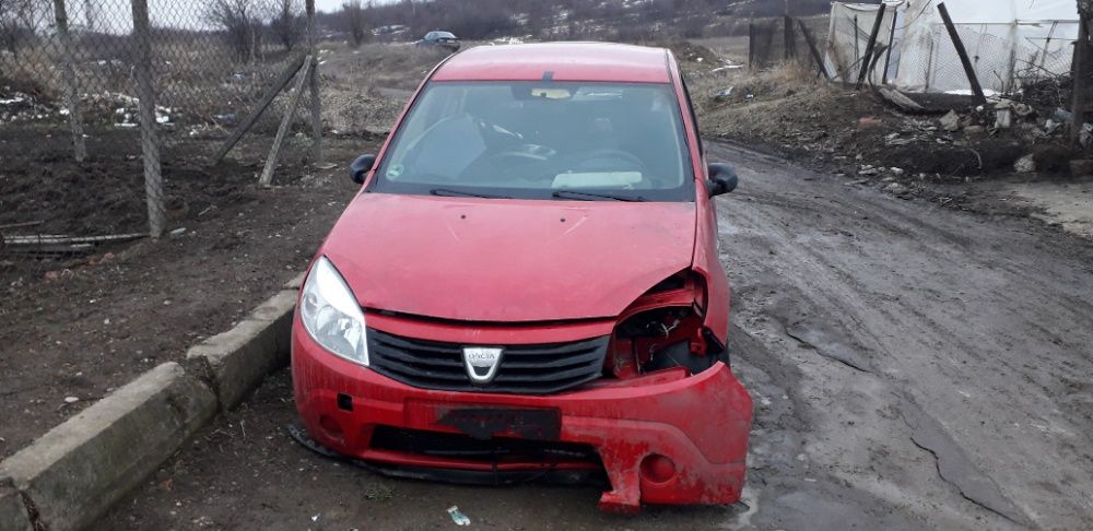 Врати дачия сандеро,капаци и всякакви други части