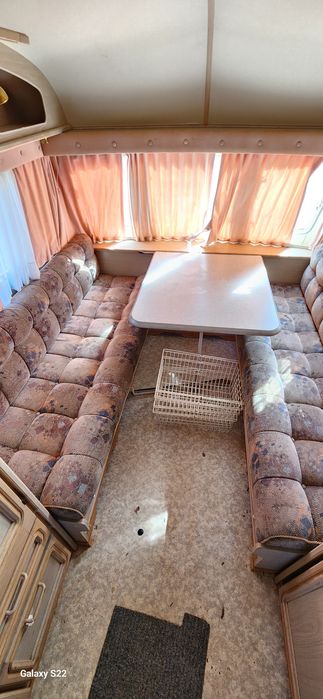 Двуместна каравана