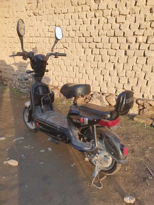 Электроскутер сатылады 90к