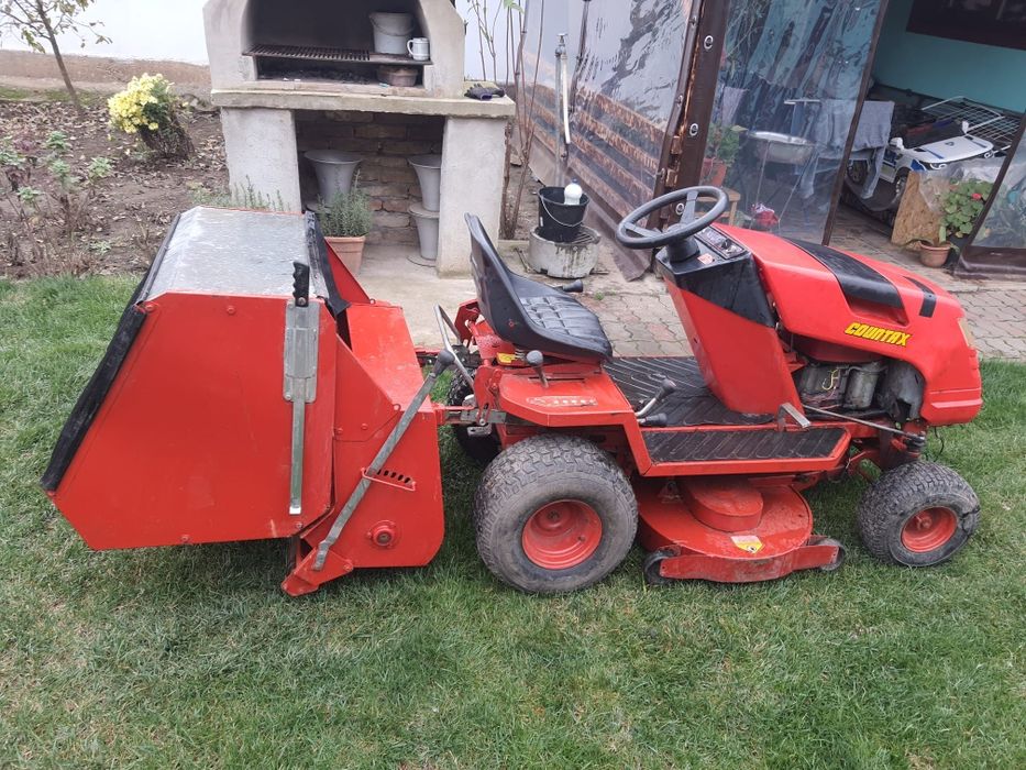 Tractoras tractor tuns gazon iarba marca Countax motor briggs stratton