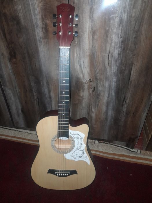 Akurtichski gitara yangi