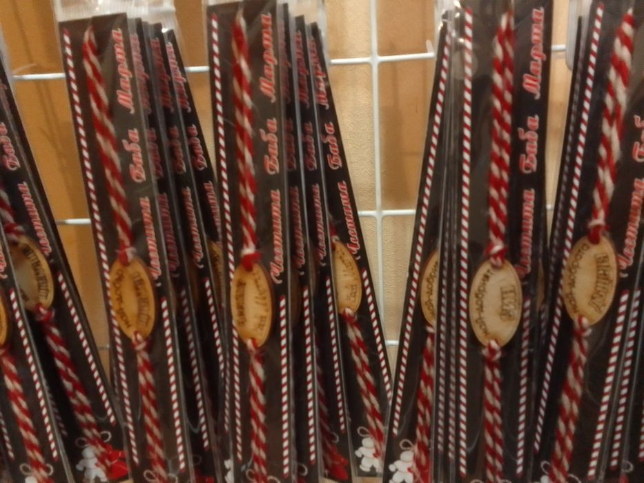 Мартеници на едро