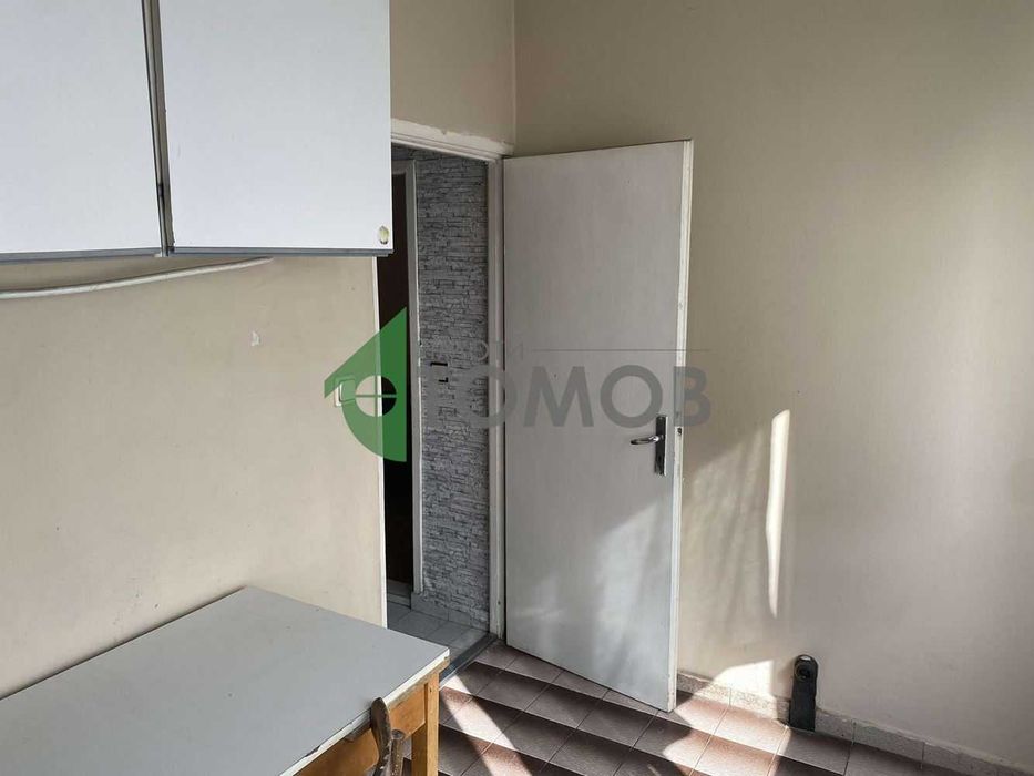 Продава се Двустаен апартамент в Шумен, Тракия - 63 кв.м за 1077 €/кв.м - Снимка #2