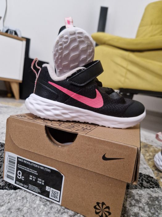 Vând pantofi sport Nike Nr. 26 fete