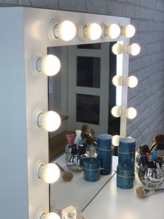 Masa de machiaj  cu oglinda