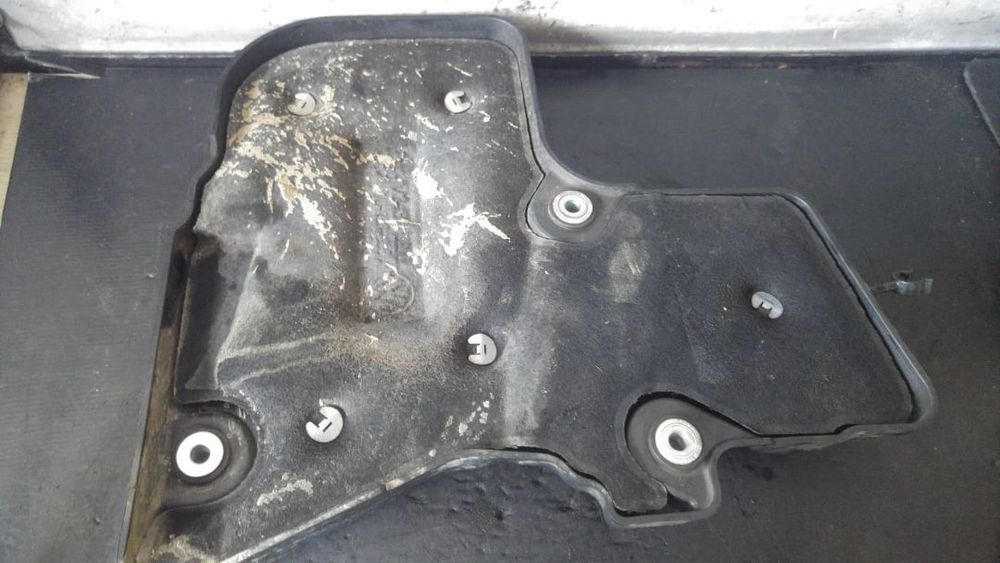 Capac motor fata vw touareg 7l 2.5 tdi bpe 174 cp 2001-2010